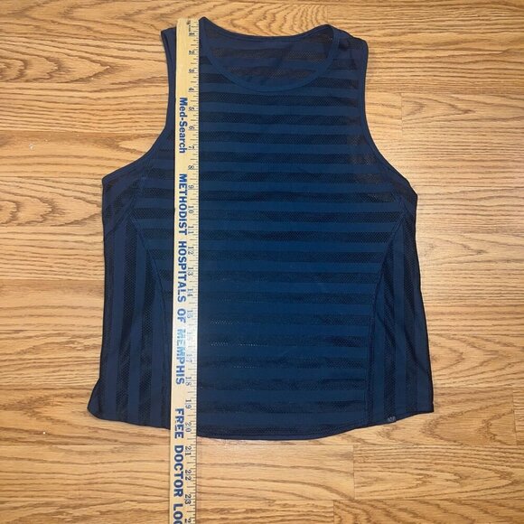 Lululemon off and running tank - Picture 5 of 6